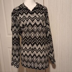 Kim Rogers Women's Polyester Button Top Size 1X Black White Roll Tab Sleeve EUC